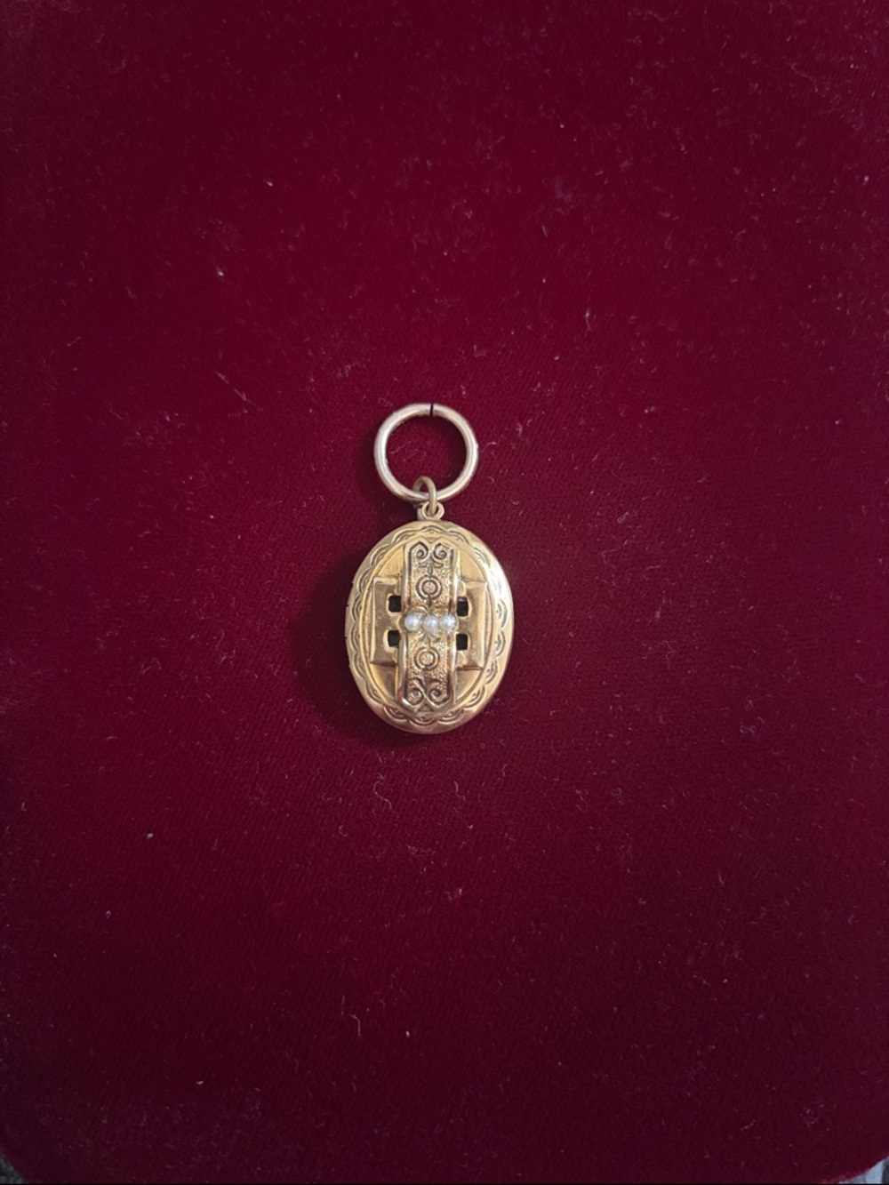 Freirich Victorian-Style Gold Locket Pendant with Tiny Pearls